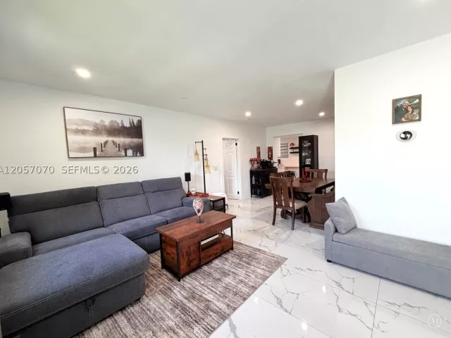 Продажа дома по адресу 8321 SW 46th St - фото 9244625