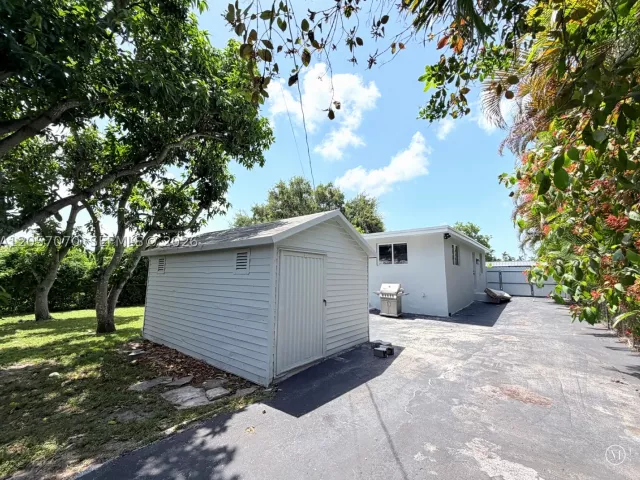 Продажа дома по адресу 8321 SW 46th St - фото 9244682