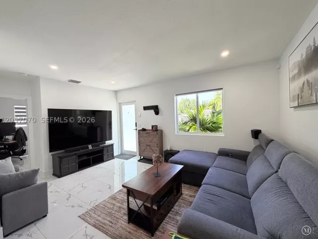 Продажа дома по адресу 8321 SW 46th St - фото 9244632