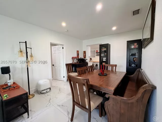 Продажа дома по адресу 8321 SW 46th St - фото 9244634