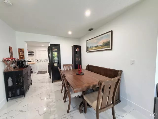 Продажа дома по адресу 8321 SW 46th St - фото 9244638