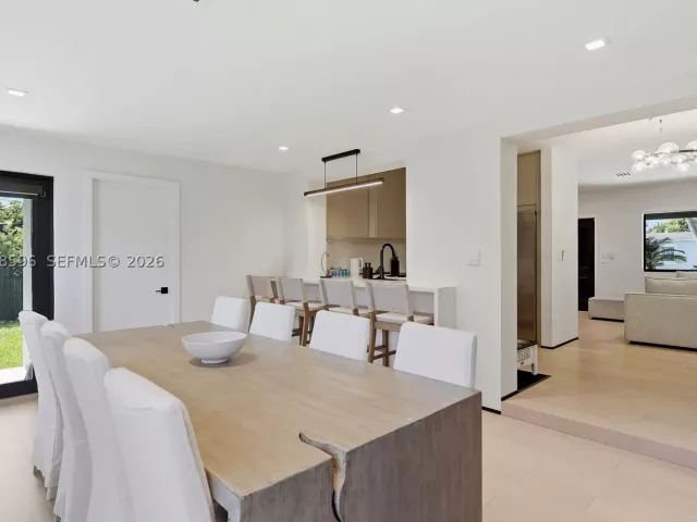 Продажа дома по адресу 6321 SW 21st St - фото 8947586
