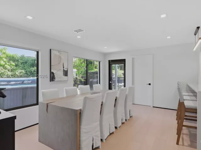 Продажа дома по адресу 6321 SW 21st St - фото 8947587