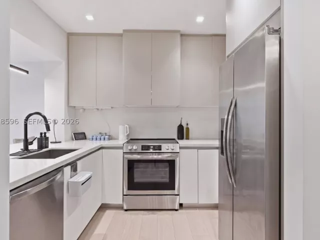 Продажа дома по адресу 6321 SW 21st St - фото 8947589