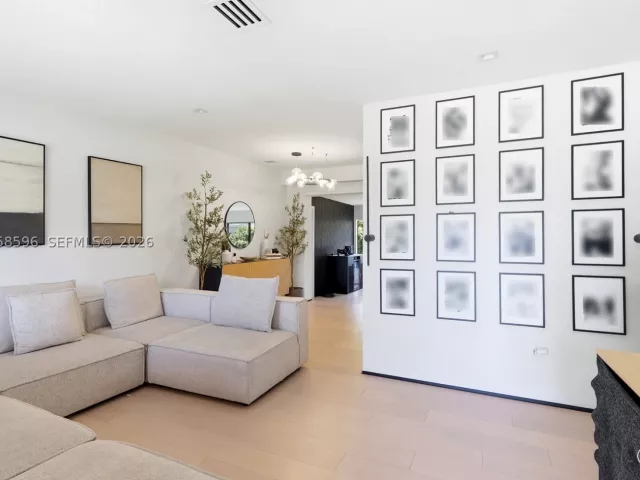 Продажа дома по адресу 6321 SW 21st St - фото 8947582
