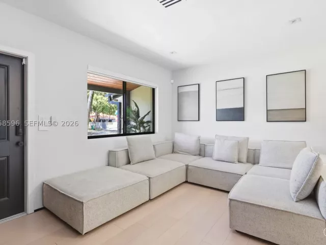 Продажа дома по адресу 6321 SW 21st St - фото 8947583