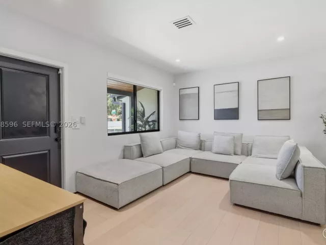 Продажа дома по адресу 6321 SW 21st St - фото 8947584