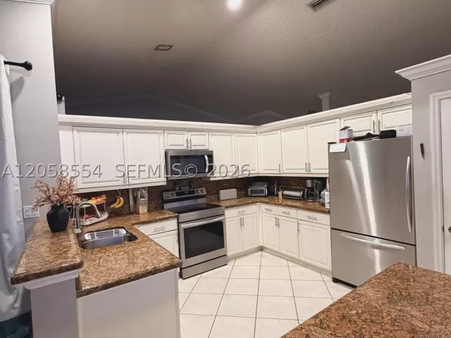 Продажа дома по адресу 19450 NW 7th St - фото 8924519