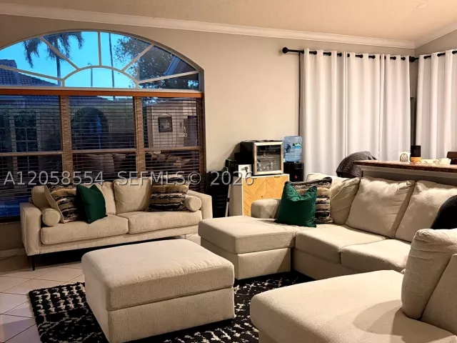 Продажа дома по адресу 19450 NW 7th St - фото 8924521