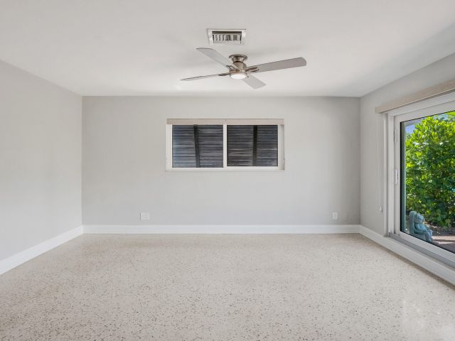 Продажа дома по адресу 316 NW 20TH Street - фото 8977703