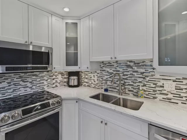 Продажа дома по адресу 800 SW 19TH Street - фото 9037878