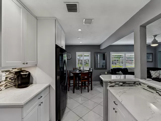 Продажа дома по адресу 800 SW 19TH Street - фото 9037880