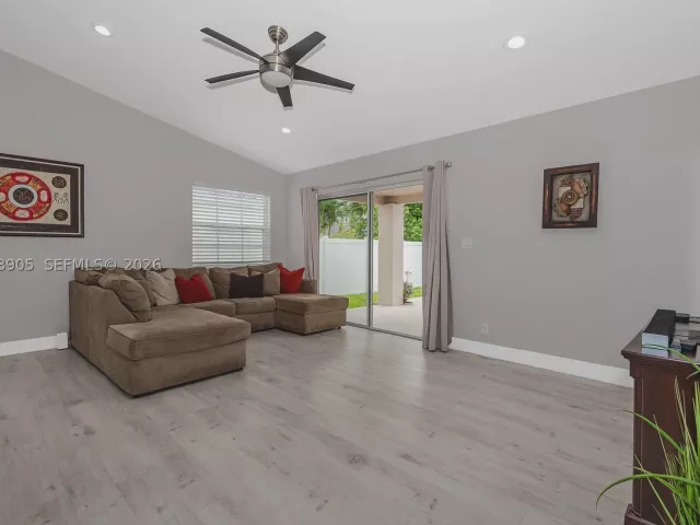 Продажа дома по адресу 945 NW 202nd Ave - фото 8947957