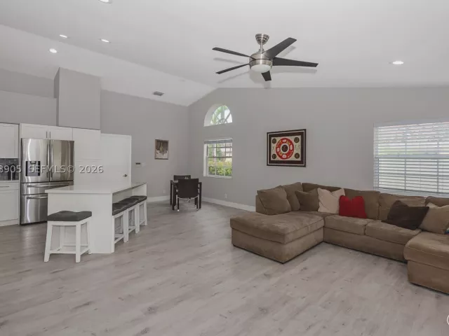 Продажа дома по адресу 945 NW 202nd Ave - фото 8947958
