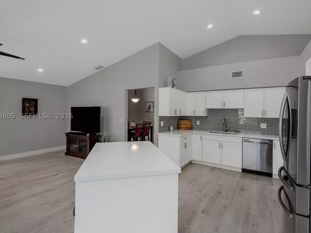 Продажа дома по адресу 945 NW 202nd Ave - фото 8947962