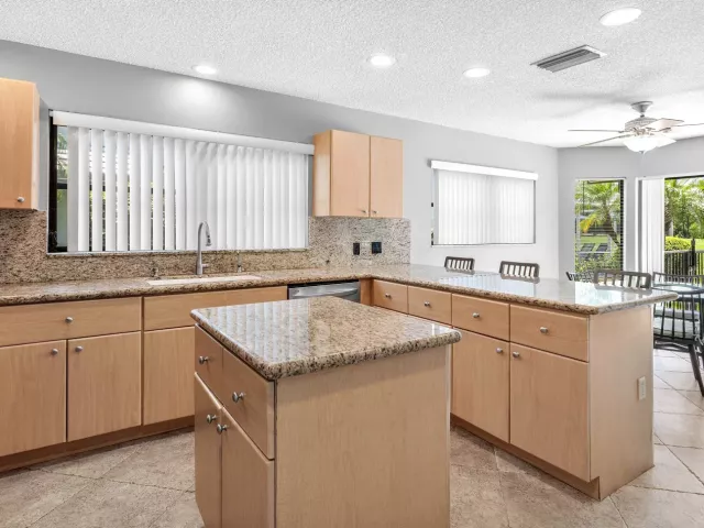 Продажа дома по адресу 10891 Boca Woods Lane - фото 8917404