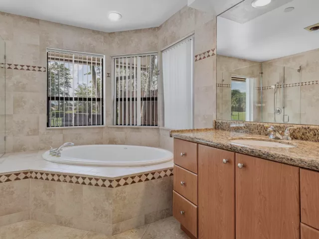 Продажа дома по адресу 10891 Boca Woods Lane - фото 8917409