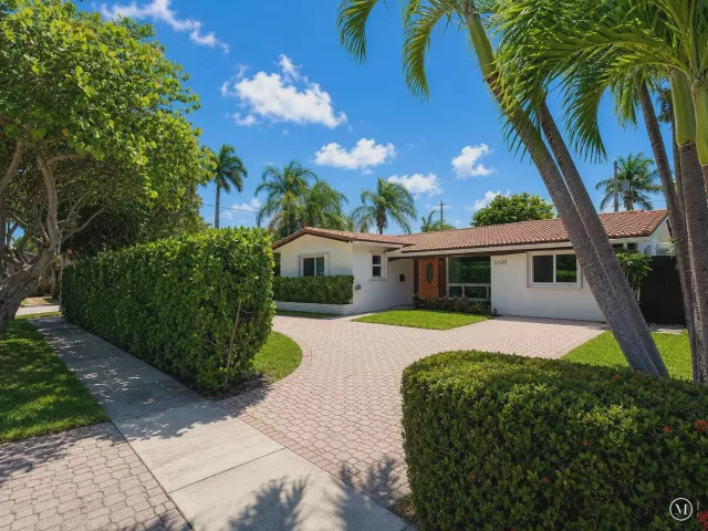 Продажа дома по адресу 2100 N 14th Terrace - фото 9279283