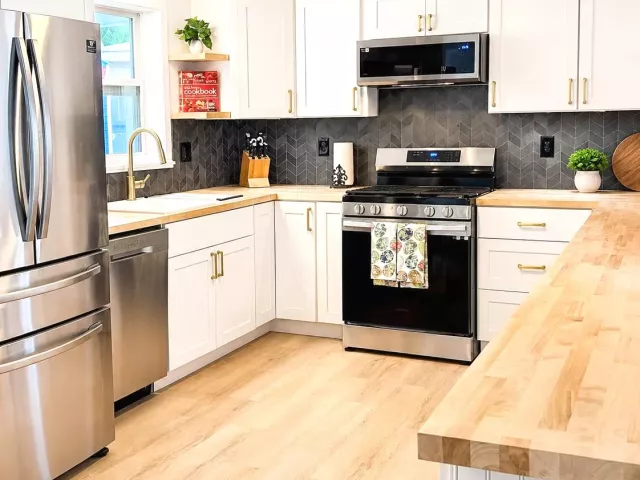 Продажа дома по адресу 2100 N 14th Terrace - фото 9279286