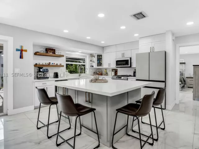 Продажа дома по адресу 2130 NW 106th Ave - фото 8947312