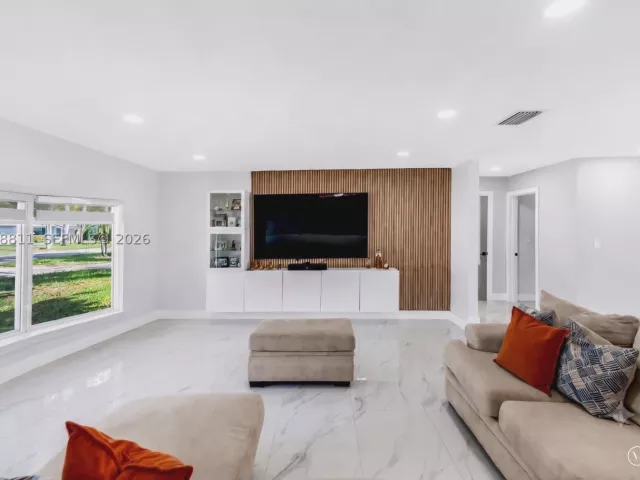 Продажа дома по адресу 2130 NW 106th Ave - фото 8947316