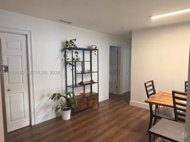 Продажа дома по адресу 1760 SW 12th St - фото 8924509