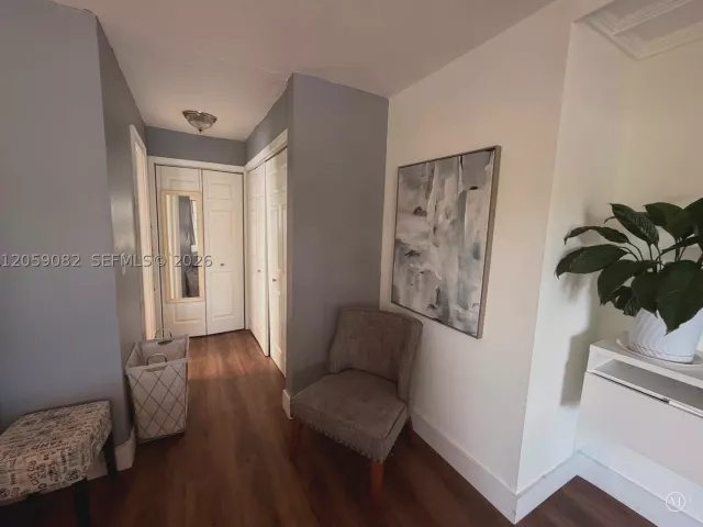 Продажа дома по адресу 1760 SW 12th St - фото 8924513