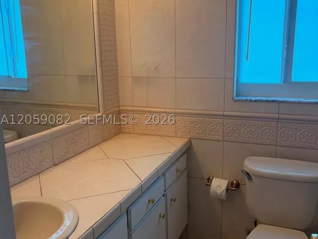 Продажа дома по адресу 1760 SW 12th St - фото 8924515