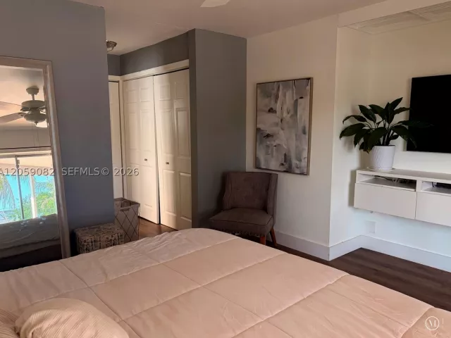 Продажа дома по адресу 1760 SW 12th St - фото 8924517