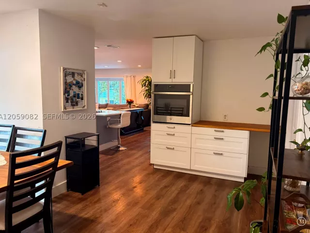 Продажа дома по адресу 1760 SW 12th St - фото 8924499