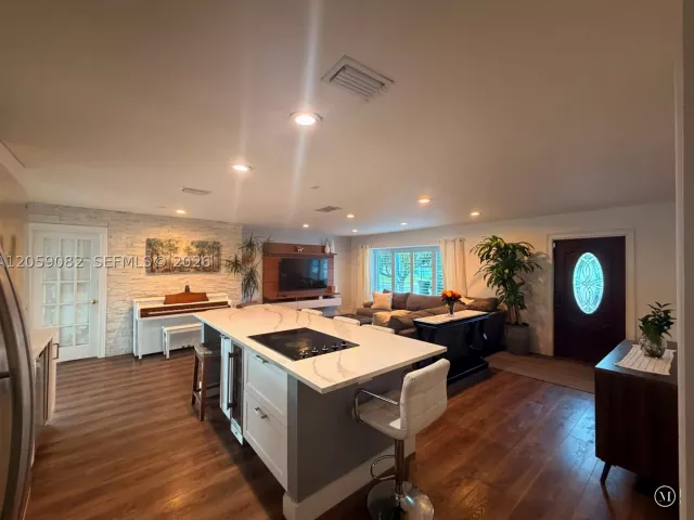 Продажа дома по адресу 1760 SW 12th St - фото 8924500