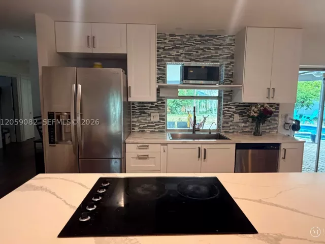 Продажа дома по адресу 1760 SW 12th St - фото 8924501