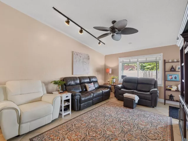 Продажа дома по адресу 5569 SW 112TH Terrace - фото 9268043