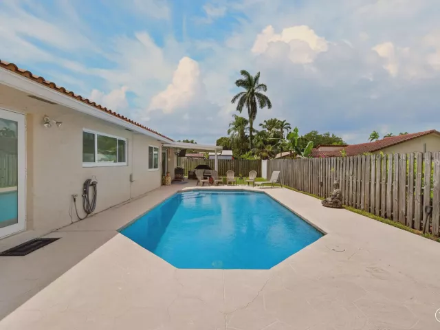 Продажа дома по адресу 5569 SW 112TH Terrace - фото 9268074