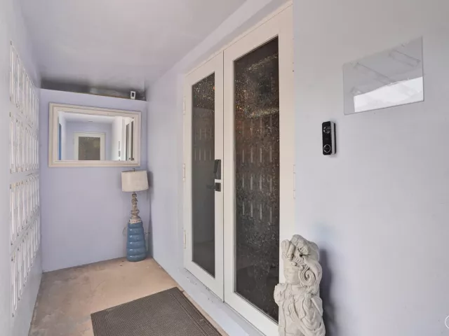 Продажа дома по адресу 908 NE 16th Place - фото 8921261
