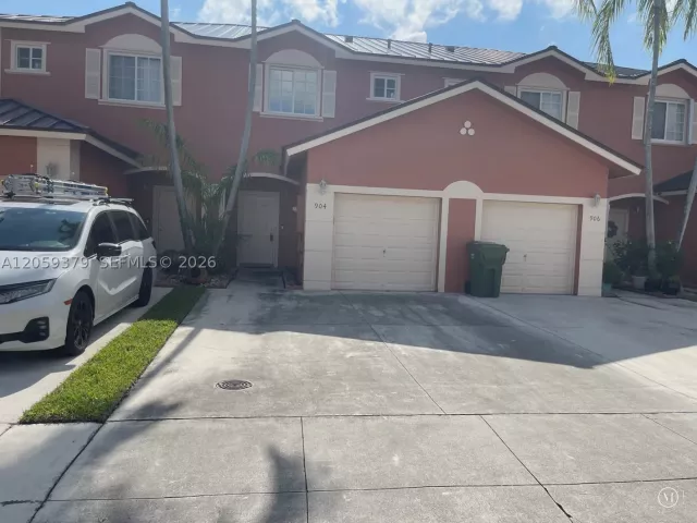 Продажа дома по адресу 904 NW 100th Ave - фото 9356390