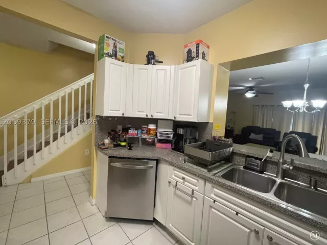 Продажа дома по адресу 904 NW 100th Ave - фото 9356391