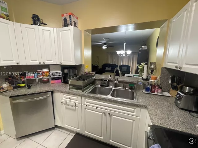 Продажа дома по адресу 904 NW 100th Ave - фото 9356392