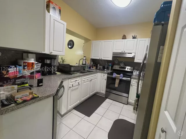 Продажа дома по адресу 904 NW 100th Ave - фото 9356394