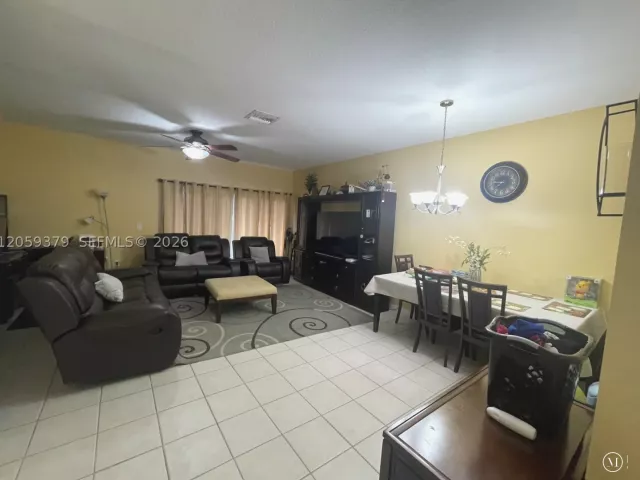 Продажа дома по адресу 904 NW 100th Ave - фото 9356397