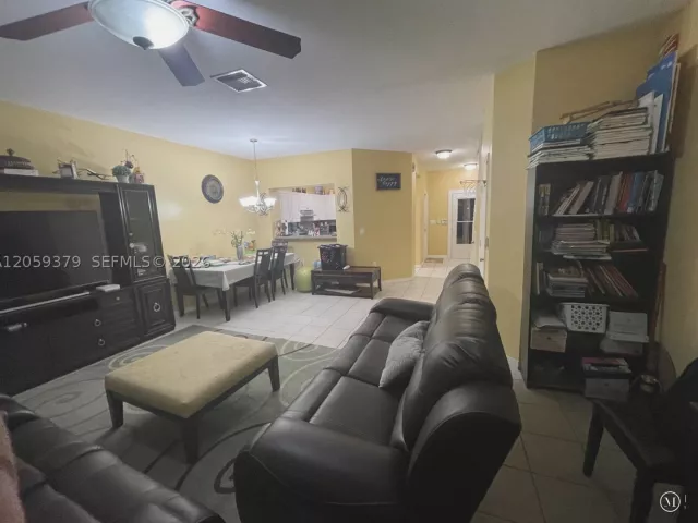 Продажа дома по адресу 904 NW 100th Ave - фото 9356400