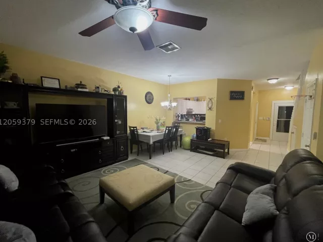 Продажа дома по адресу 904 NW 100th Ave - фото 9356401