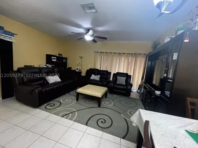 Продажа дома по адресу 904 NW 100th Ave - фото 9356405