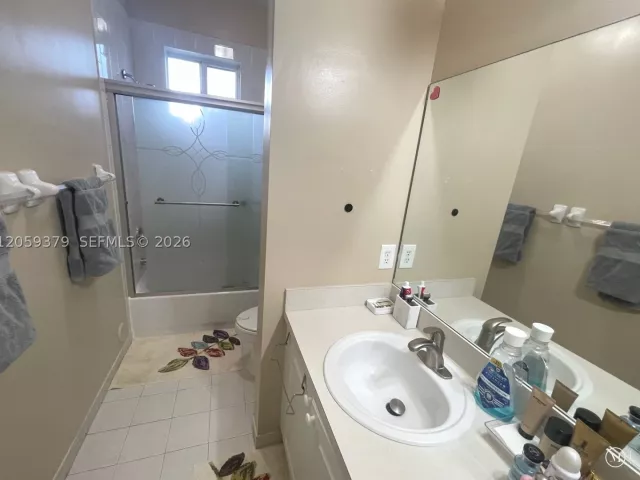 Продажа дома по адресу 904 NW 100th Ave - фото 9356422