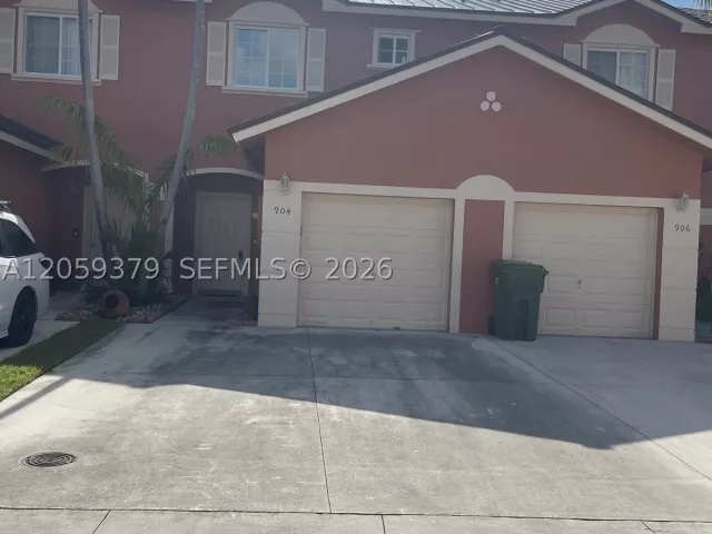 Продажа дома по адресу 904 NW 100th Ave - фото 9356385