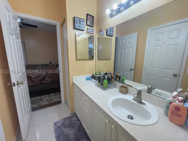 Продажа дома по адресу 904 NW 100th Ave - фото 9356434