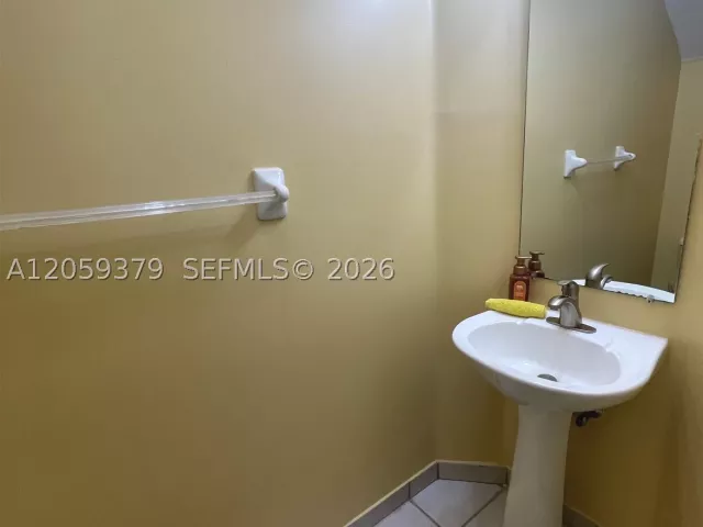 Продажа дома по адресу 904 NW 100th Ave - фото 9356439