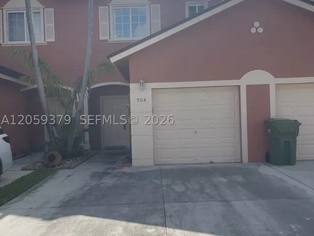 Продажа дома по адресу 904 NW 100th Ave - фото 9356386