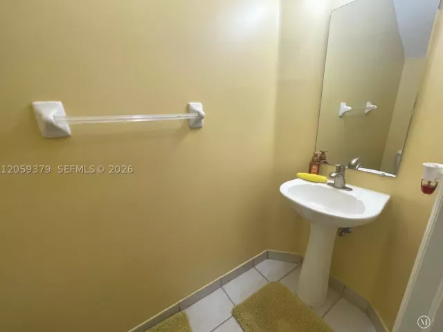 Продажа дома по адресу 904 NW 100th Ave - фото 9356440