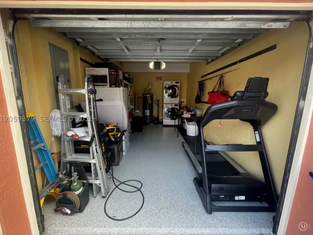 Продажа дома по адресу 904 NW 100th Ave - фото 9356443
